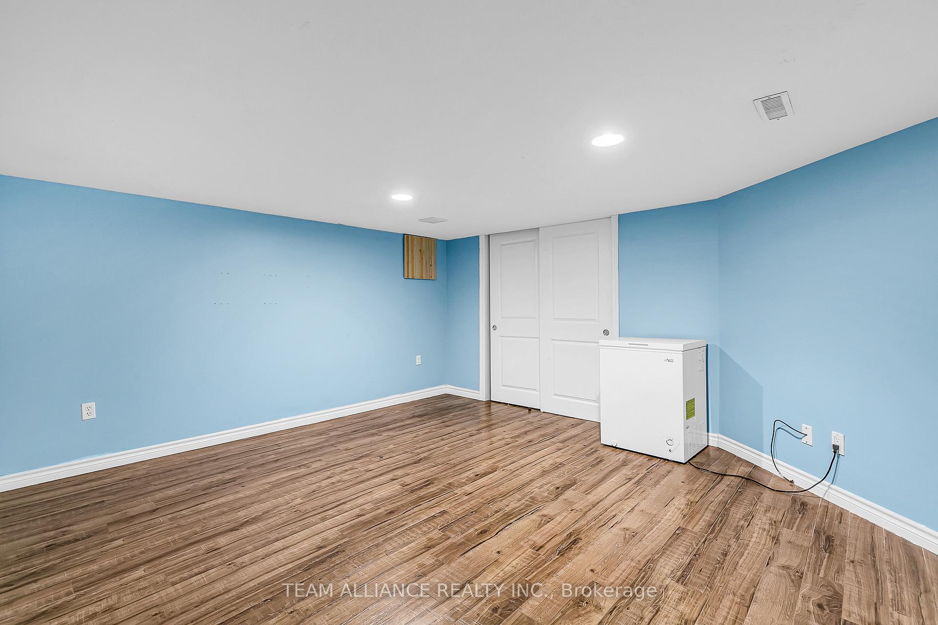 Photo 22 of 3241 Aurora Drive, Windsor, Forest Glade — HOMEH