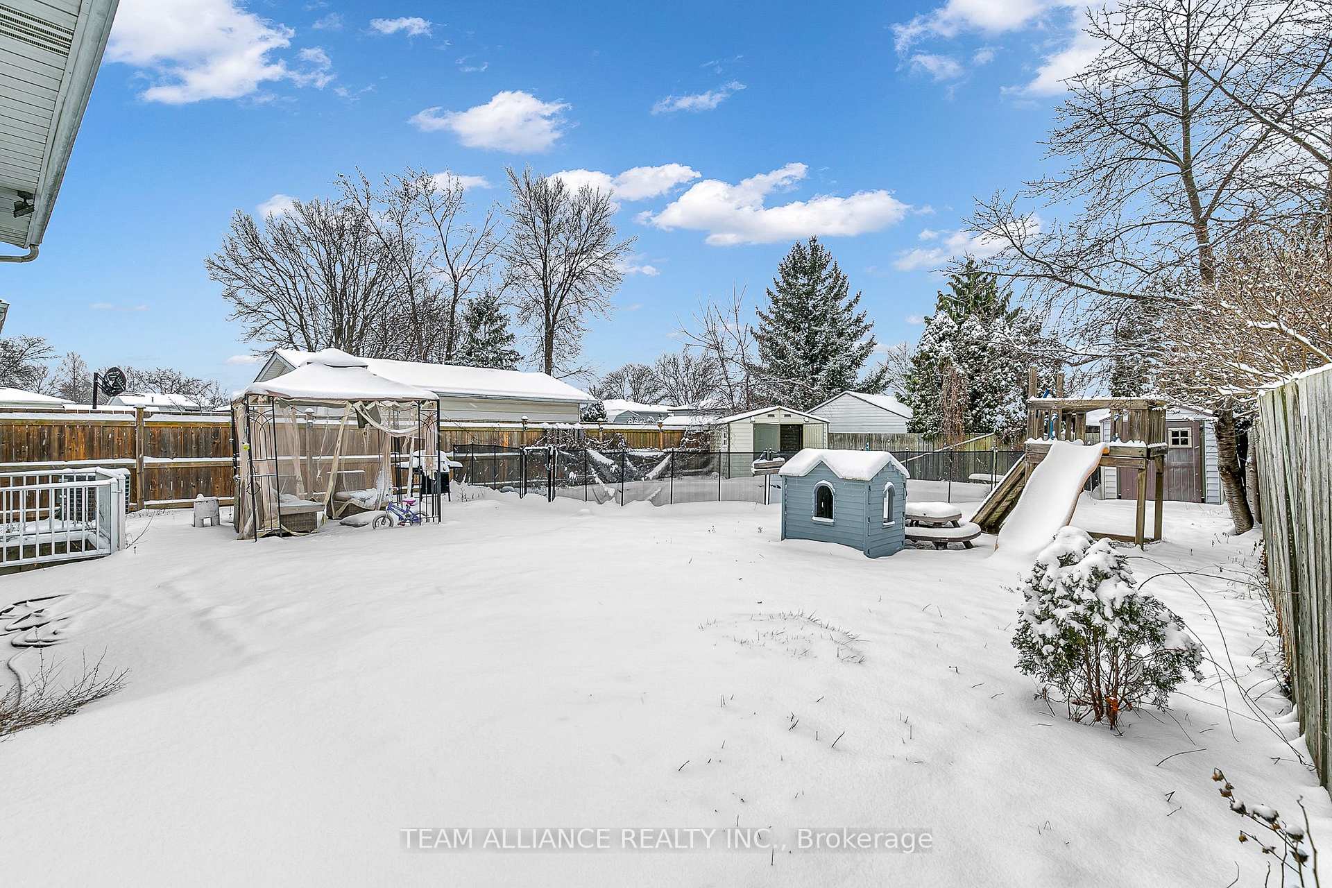 Photo 25 of 3241 Aurora Drive, Windsor, Forest Glade — HOMEH