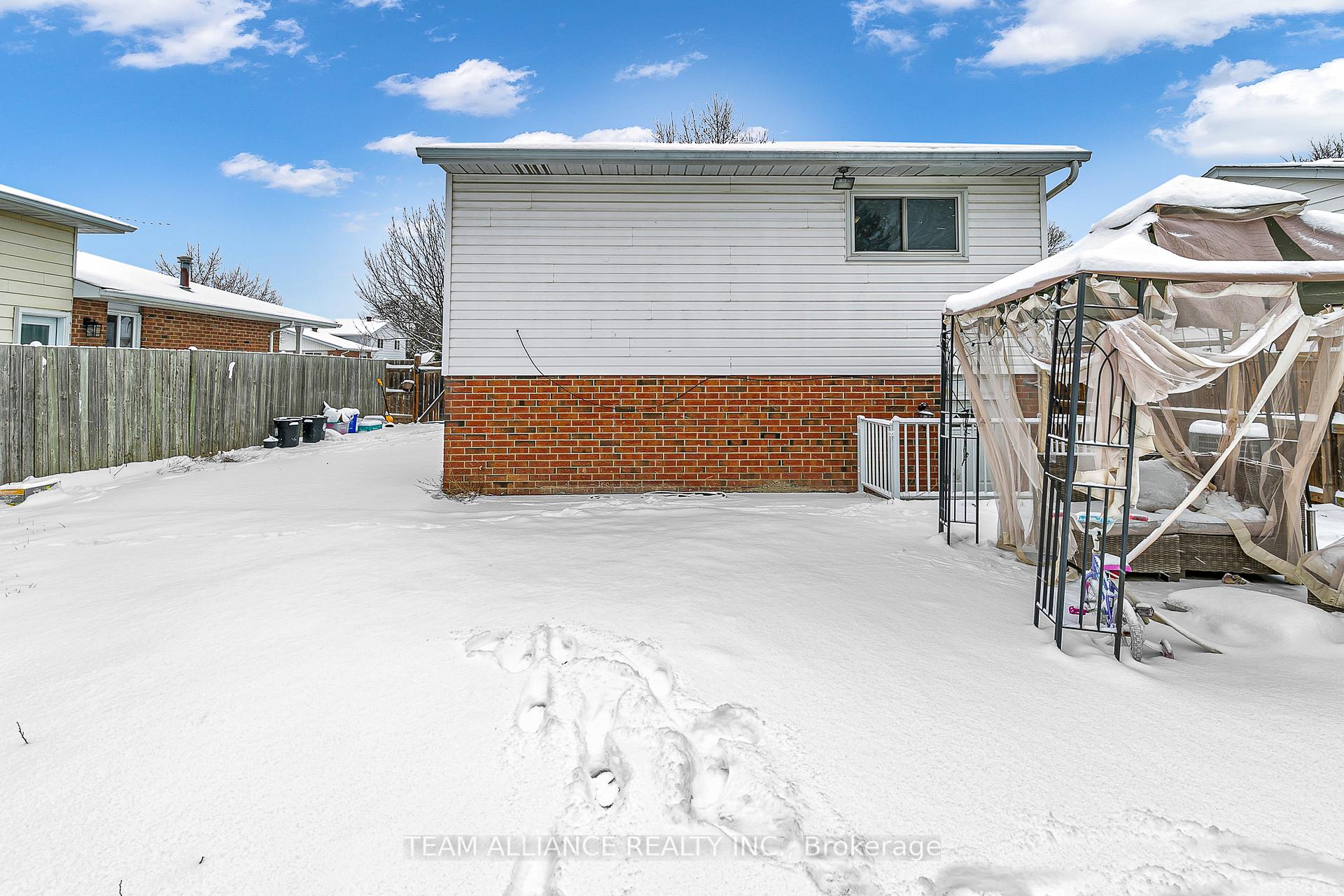 Photo 26 of 3241 Aurora Drive, Windsor, Forest Glade — HOMEH