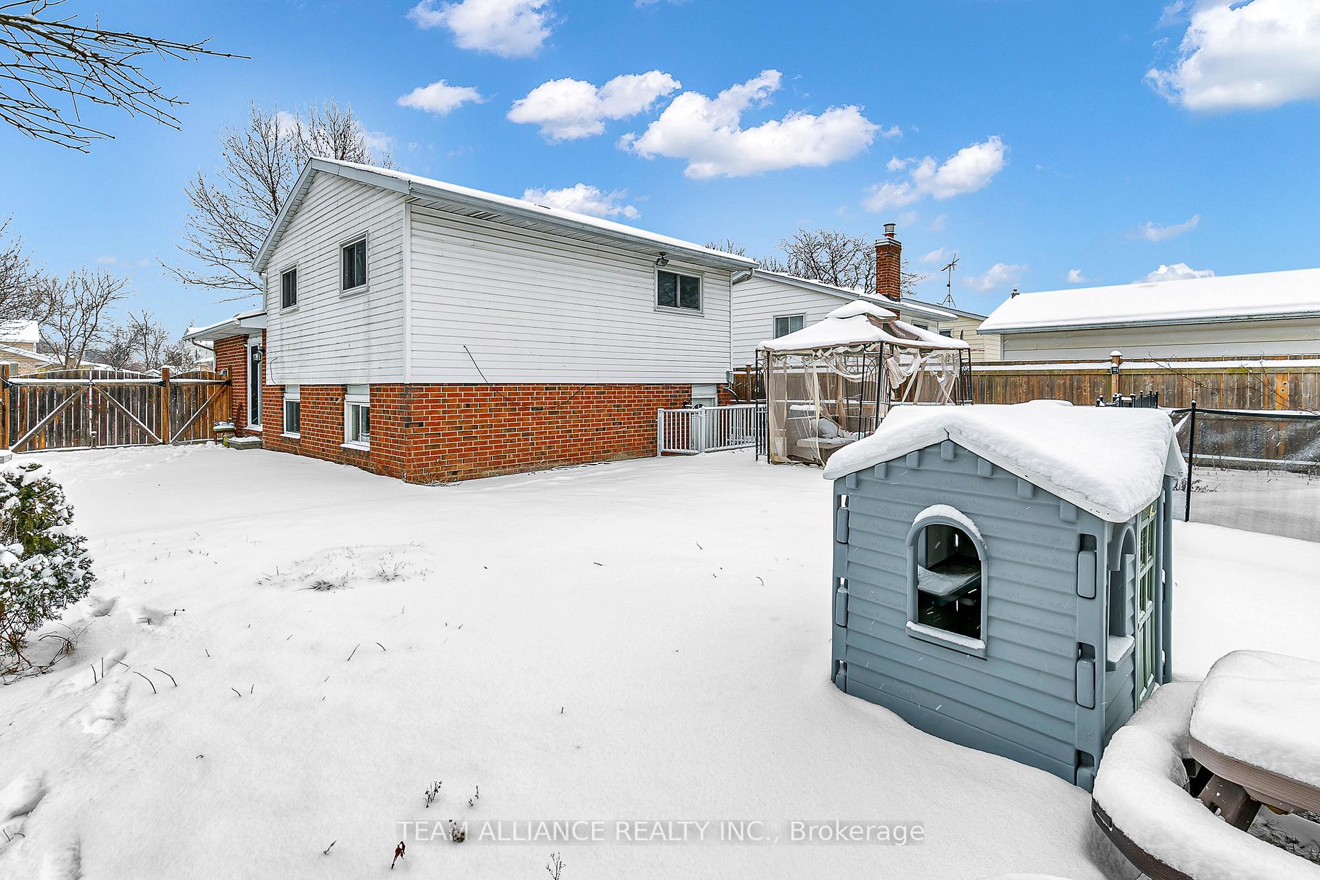 Photo 27 of 3241 Aurora Drive, Windsor, Forest Glade — HOMEH
