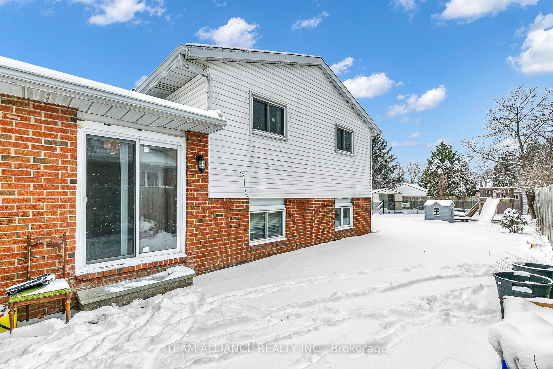 Photo 28 of 3241 Aurora Drive, Windsor, Forest Glade — HOMEH