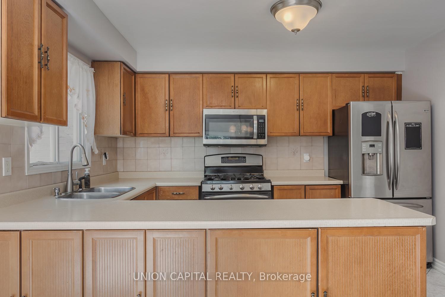 Photo 5 of 21 Horseshoe Drive, Whitby, Blue Grass Meadows — HOMEH
