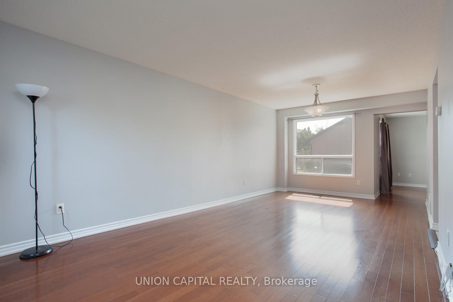 Photo 10 of 21 Horseshoe Drive, Whitby, Blue Grass Meadows — HOMEH