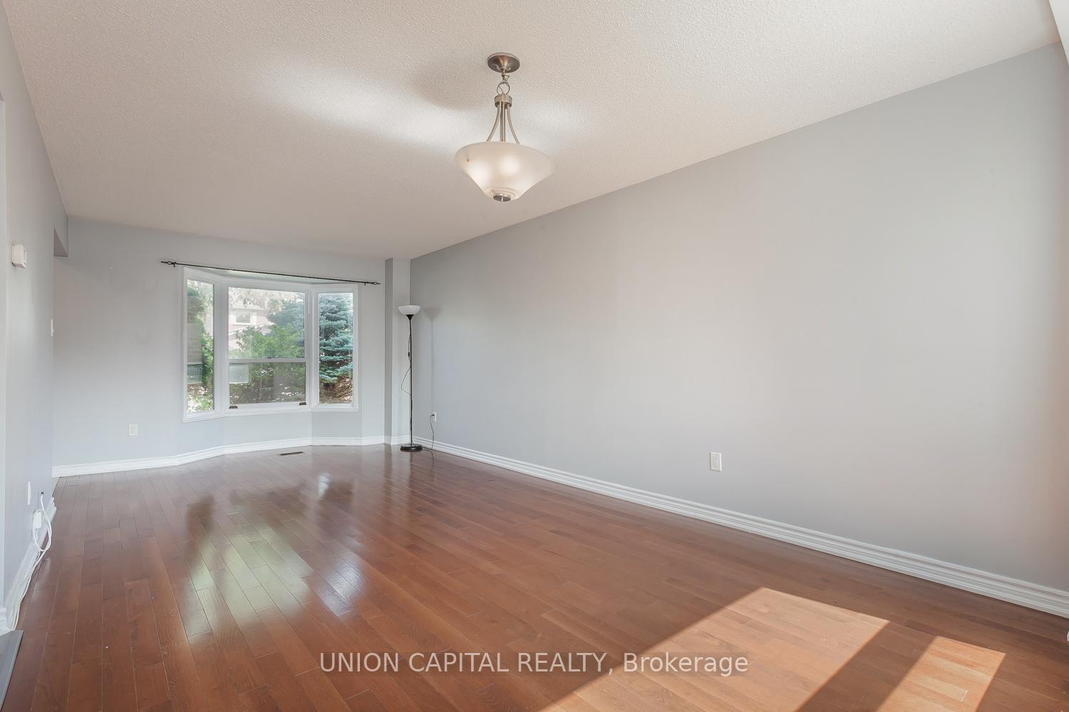 Photo 12 of 21 Horseshoe Drive, Whitby, Blue Grass Meadows — HOMEH