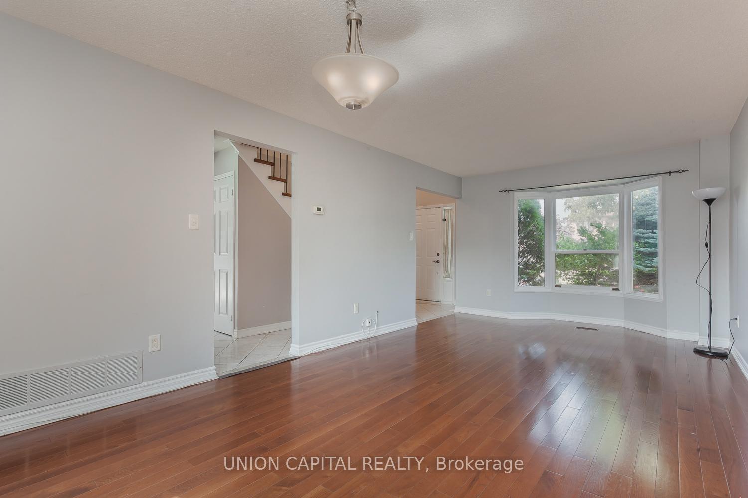 Photo 13 of 21 Horseshoe Drive, Whitby, Blue Grass Meadows — HOMEH