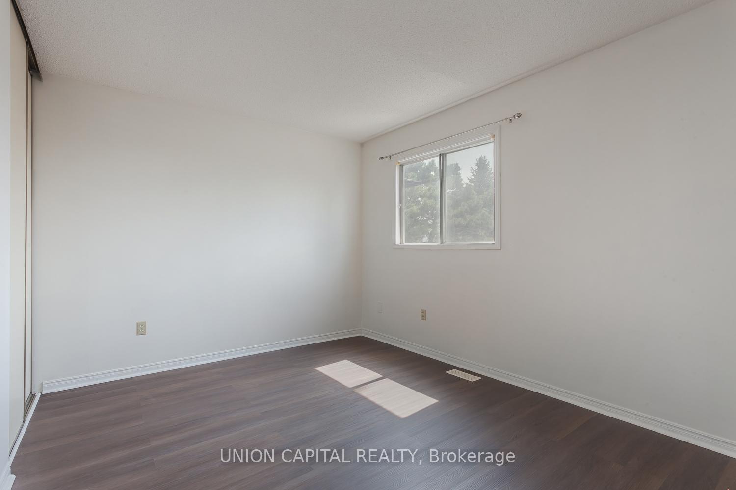 Photo 23 of 21 Horseshoe Drive, Whitby, Blue Grass Meadows — HOMEH