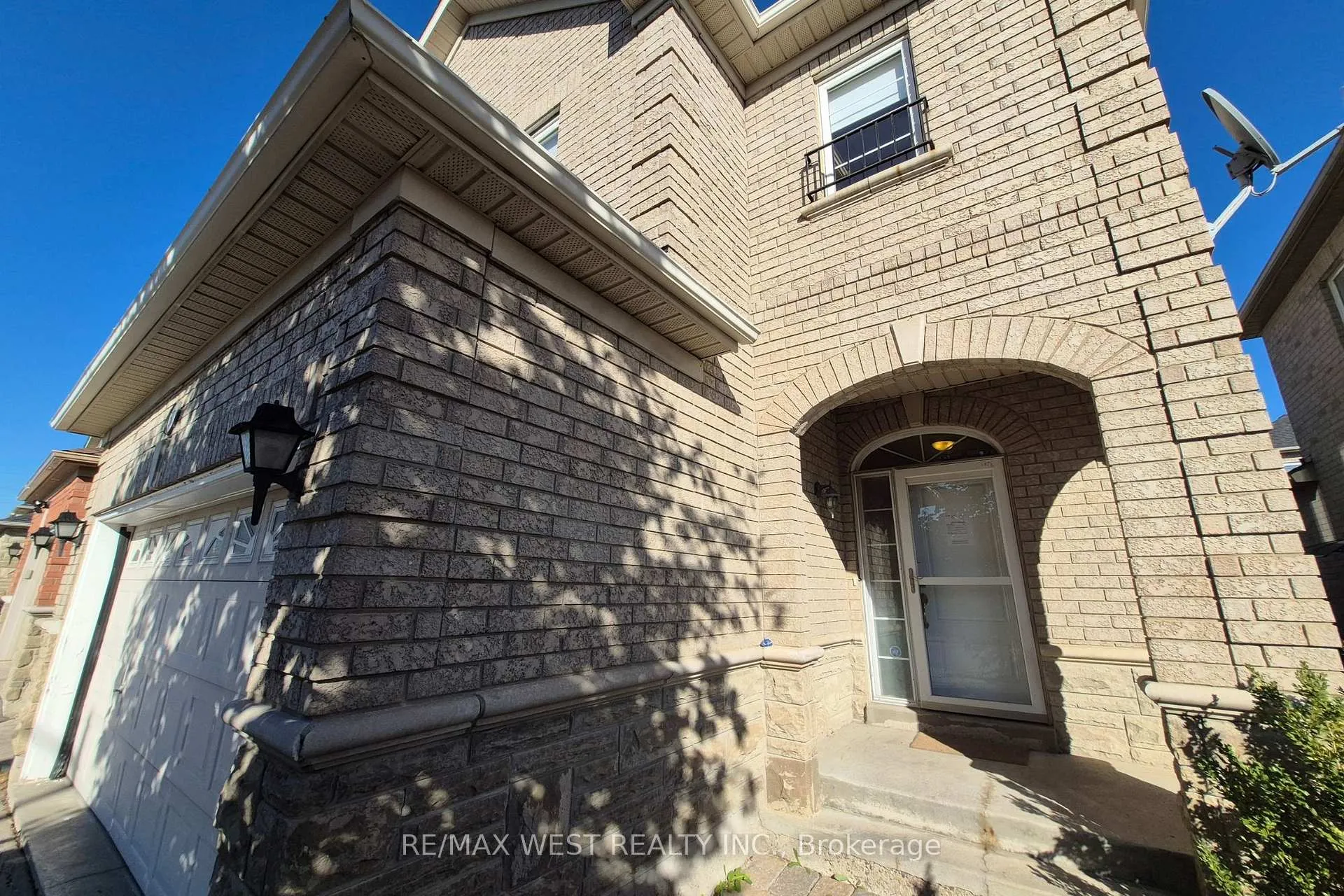 Photo 2 of 571 Vellore Woods Boulevard, Vaughan, Vellore Village — HOMEH