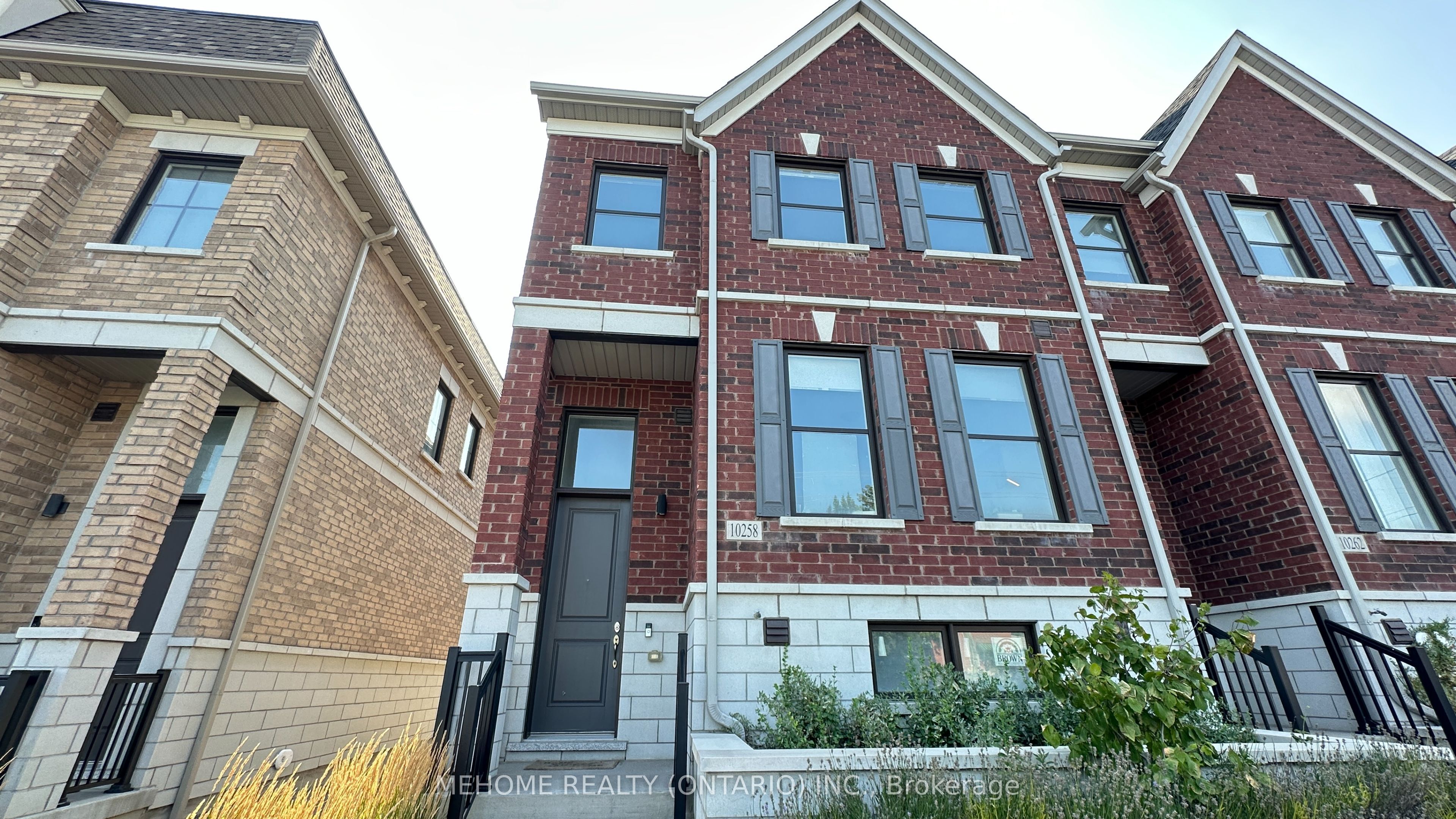 Front of 10258 Keele Street