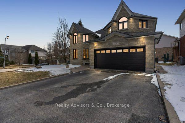 Photo 4 of 537 Buckingham Boulevard, Waterloo — HOMEH