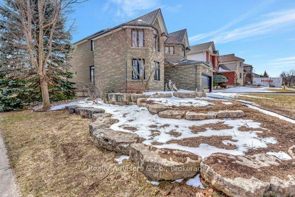 Photo 5 of 537 Buckingham Boulevard, Waterloo — HOMEH