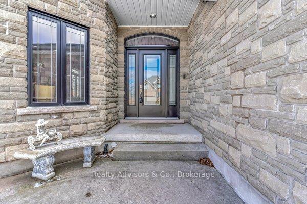 Photo 6 of 537 Buckingham Boulevard, Waterloo — HOMEH
