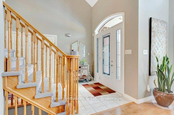 Photo 7 of 537 Buckingham Boulevard, Waterloo — HOMEH