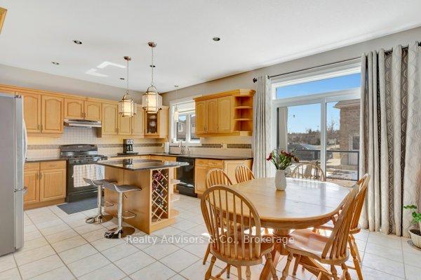 Photo 12 of 537 Buckingham Boulevard, Waterloo — HOMEH
