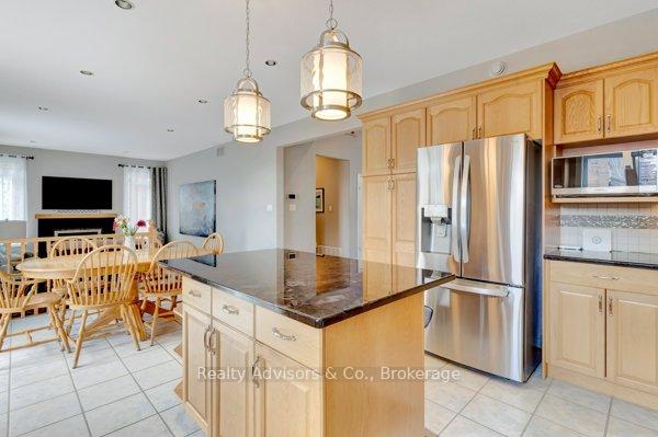 Photo 14 of 537 Buckingham Boulevard, Waterloo — HOMEH