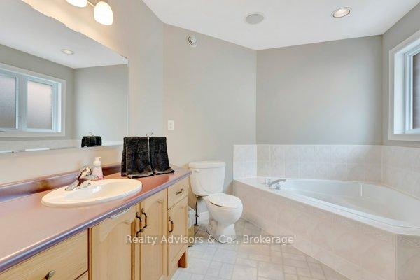 Photo 25 of 537 Buckingham Boulevard, Waterloo — HOMEH