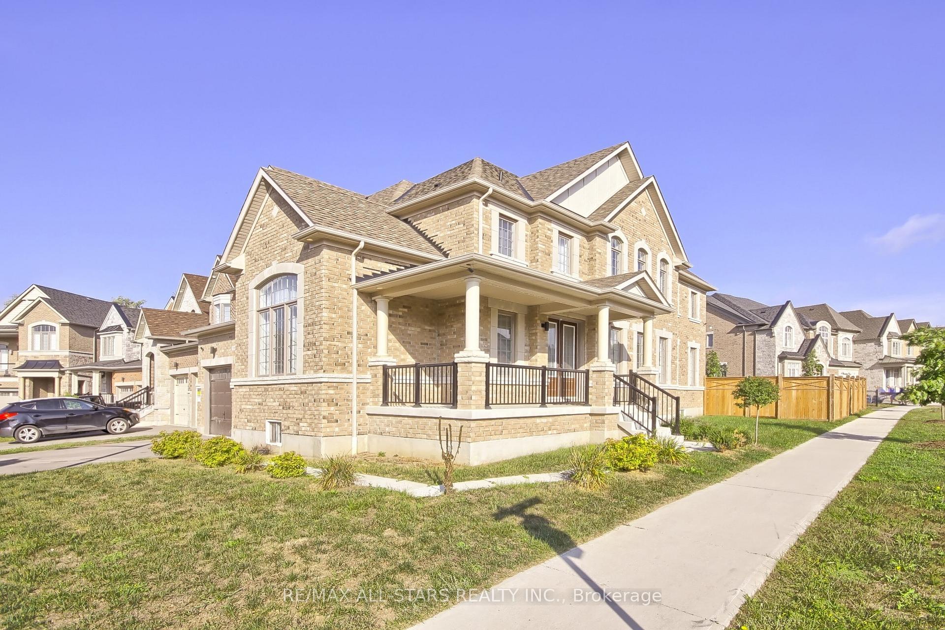 Photo 3 of 18 Pennine Drive, Whitby, Rural Whitby — HOMEH