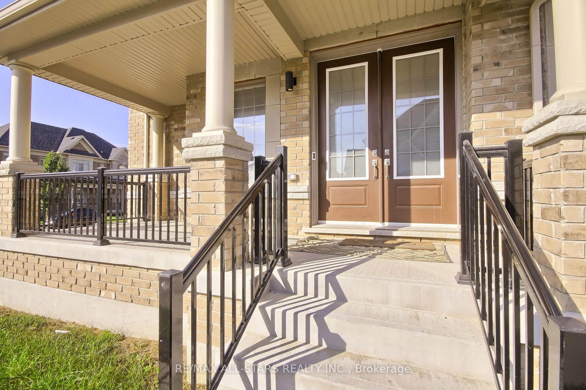Photo 5 of 18 Pennine Drive, Whitby, Rural Whitby — HOMEH