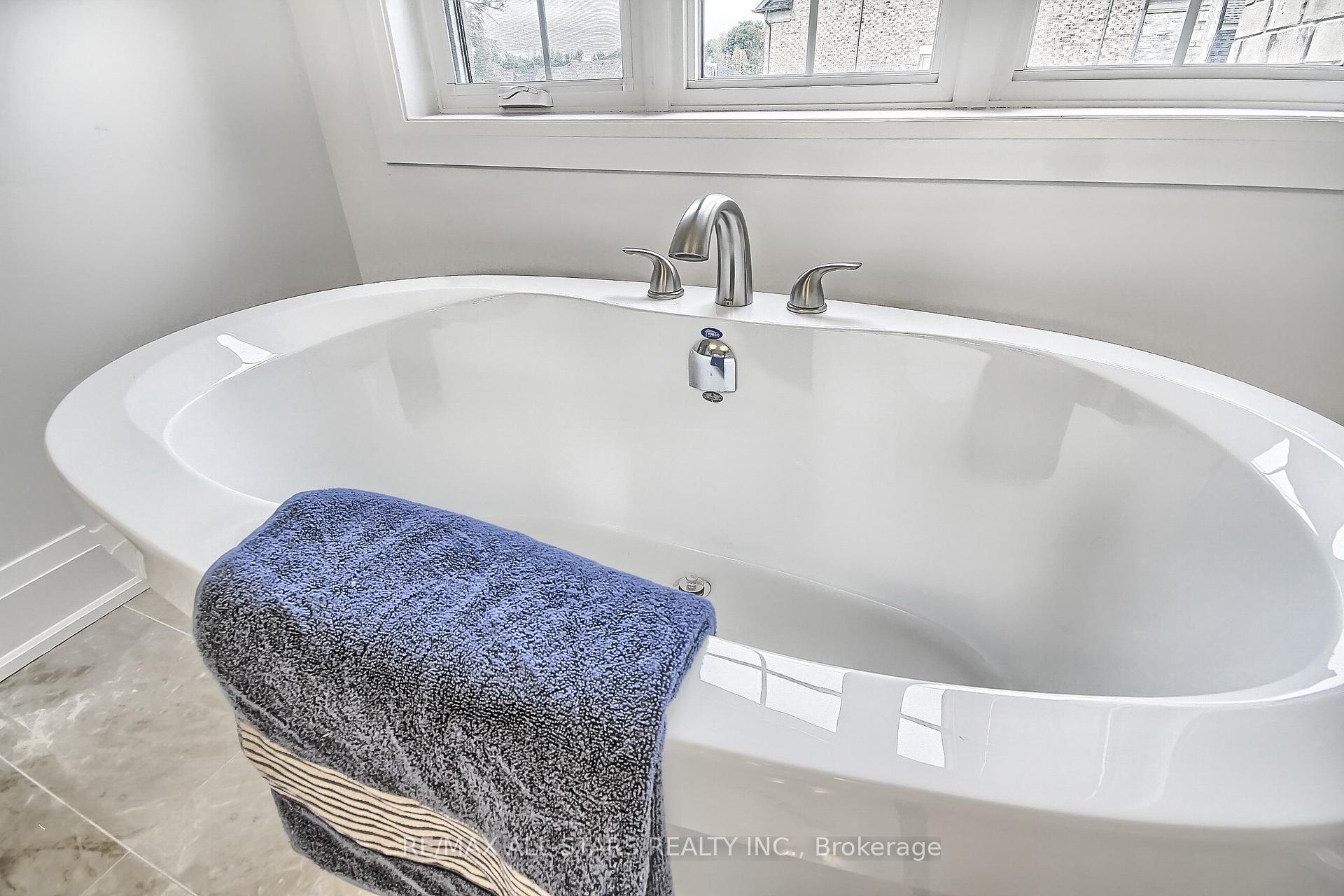 Photo 38 of 18 Pennine Drive, Whitby, Rural Whitby — HOMEH