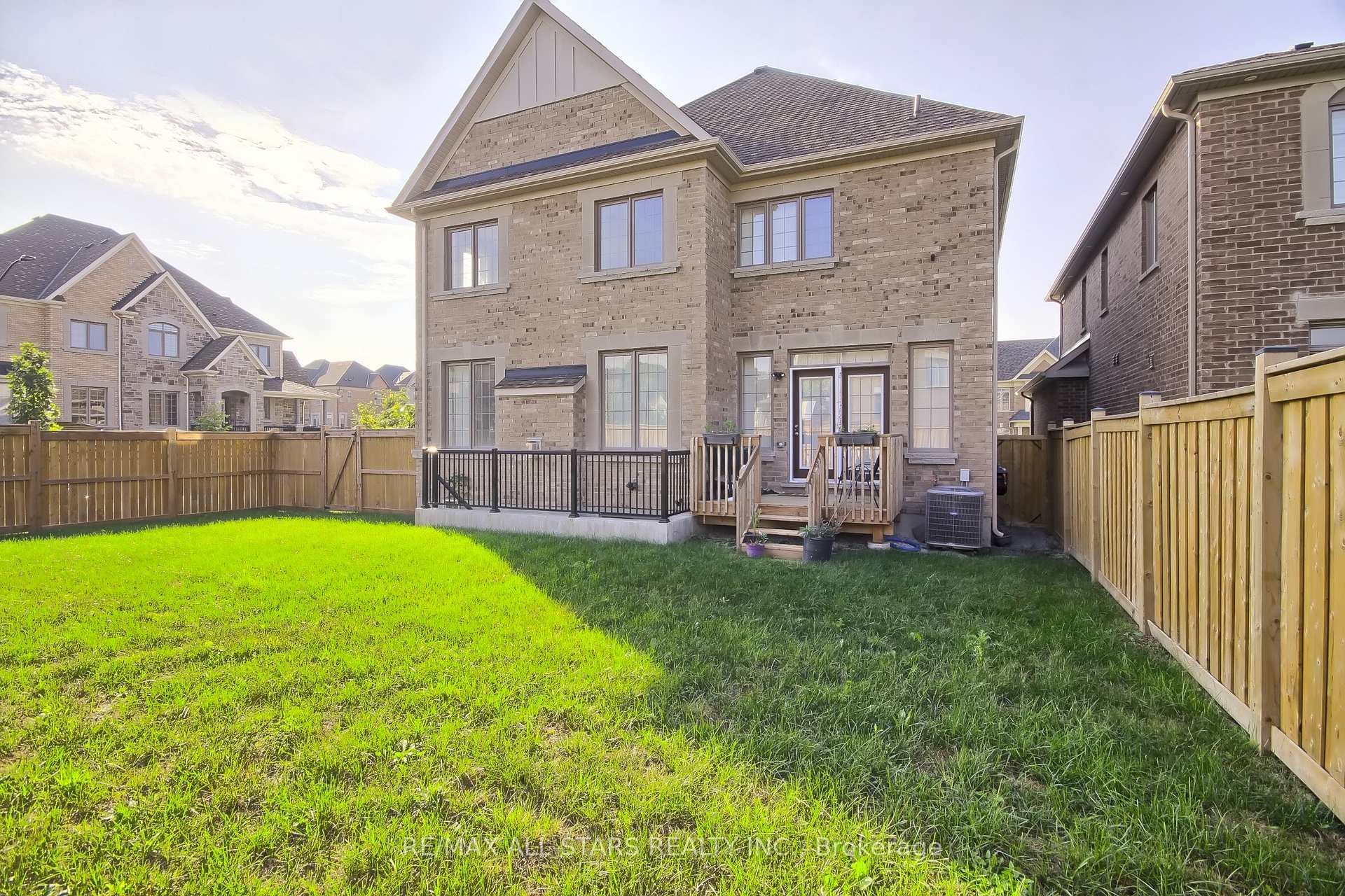Photo 48 of 18 Pennine Drive, Whitby, Rural Whitby — HOMEH