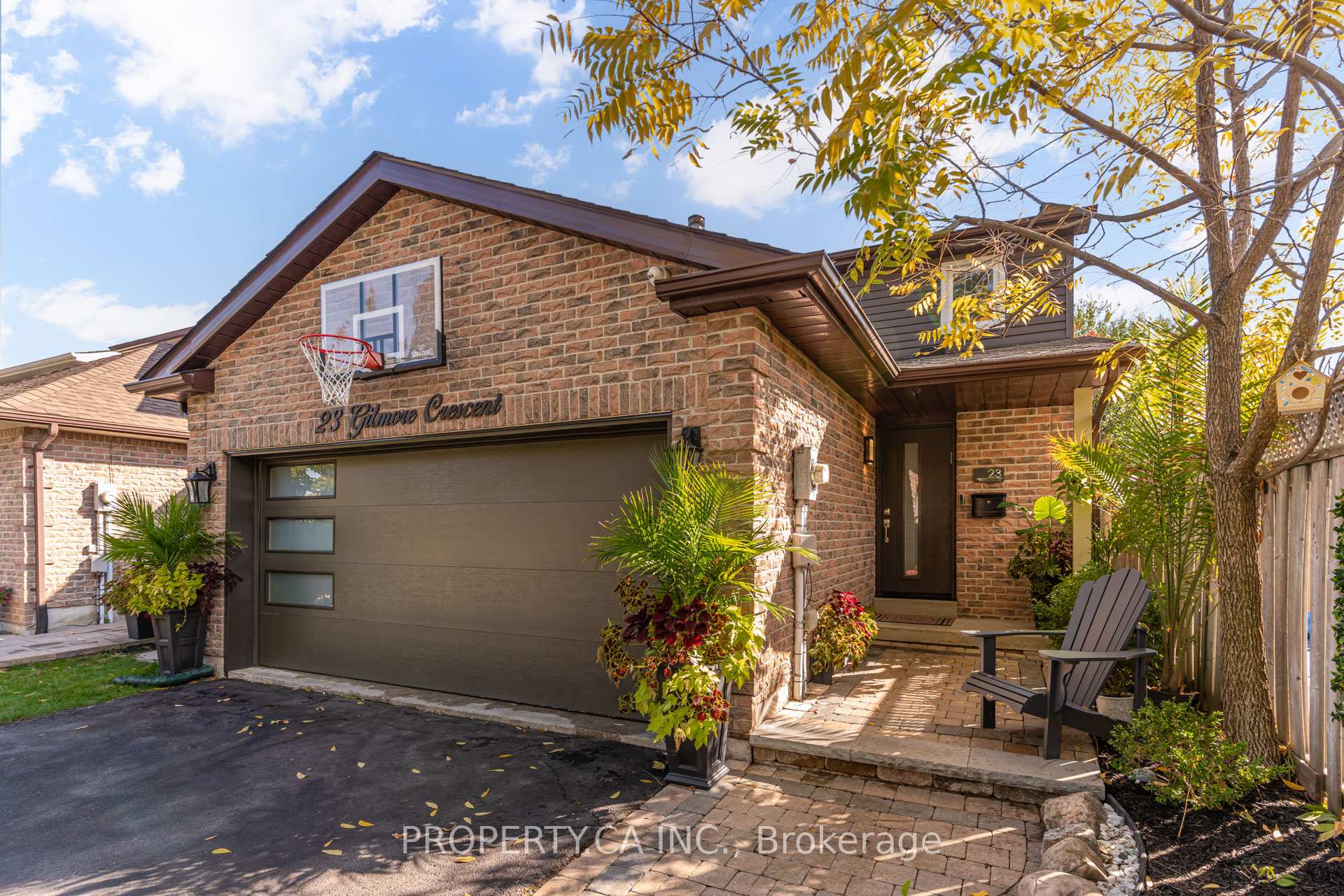 Photo 1 of 23 Gilmore Crescent, Vaughan, Brownridge — HOMEH