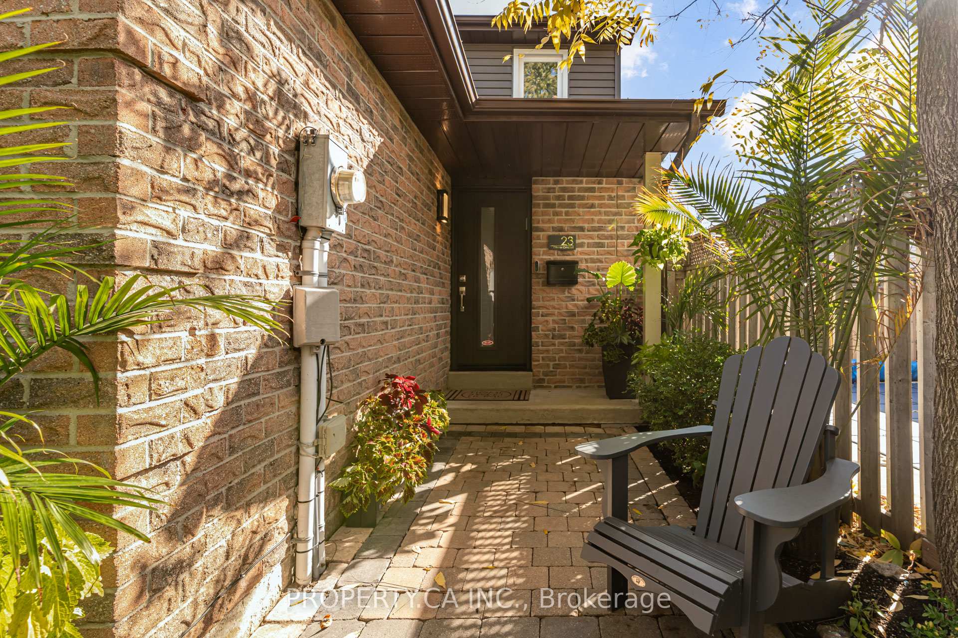 Photo 2 of 23 Gilmore Crescent, Vaughan, Brownridge — HOMEH
