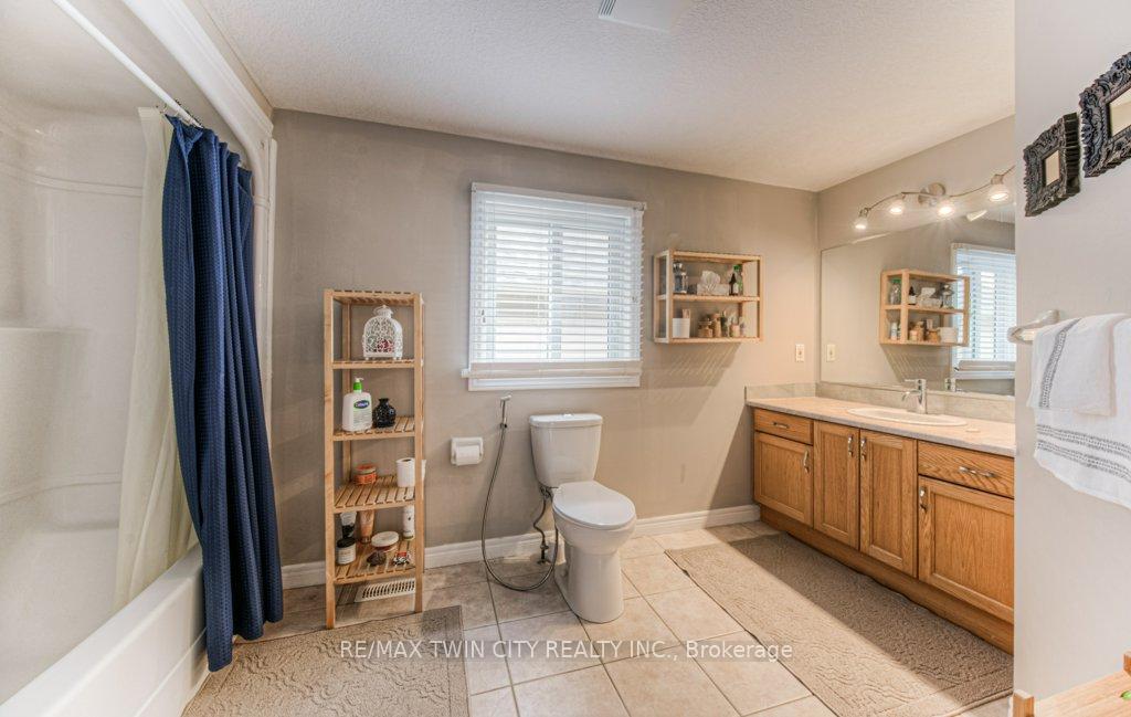 Photo 11 of 691 Karlsfeld Road, Waterloo — HOMEH