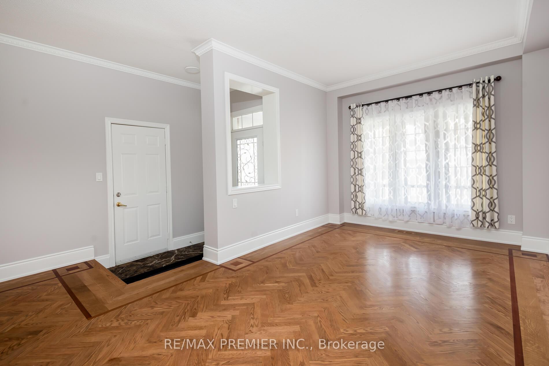 Photo 4 of 61 St Victor Drive, Vaughan, Vellore Village — HOMEH