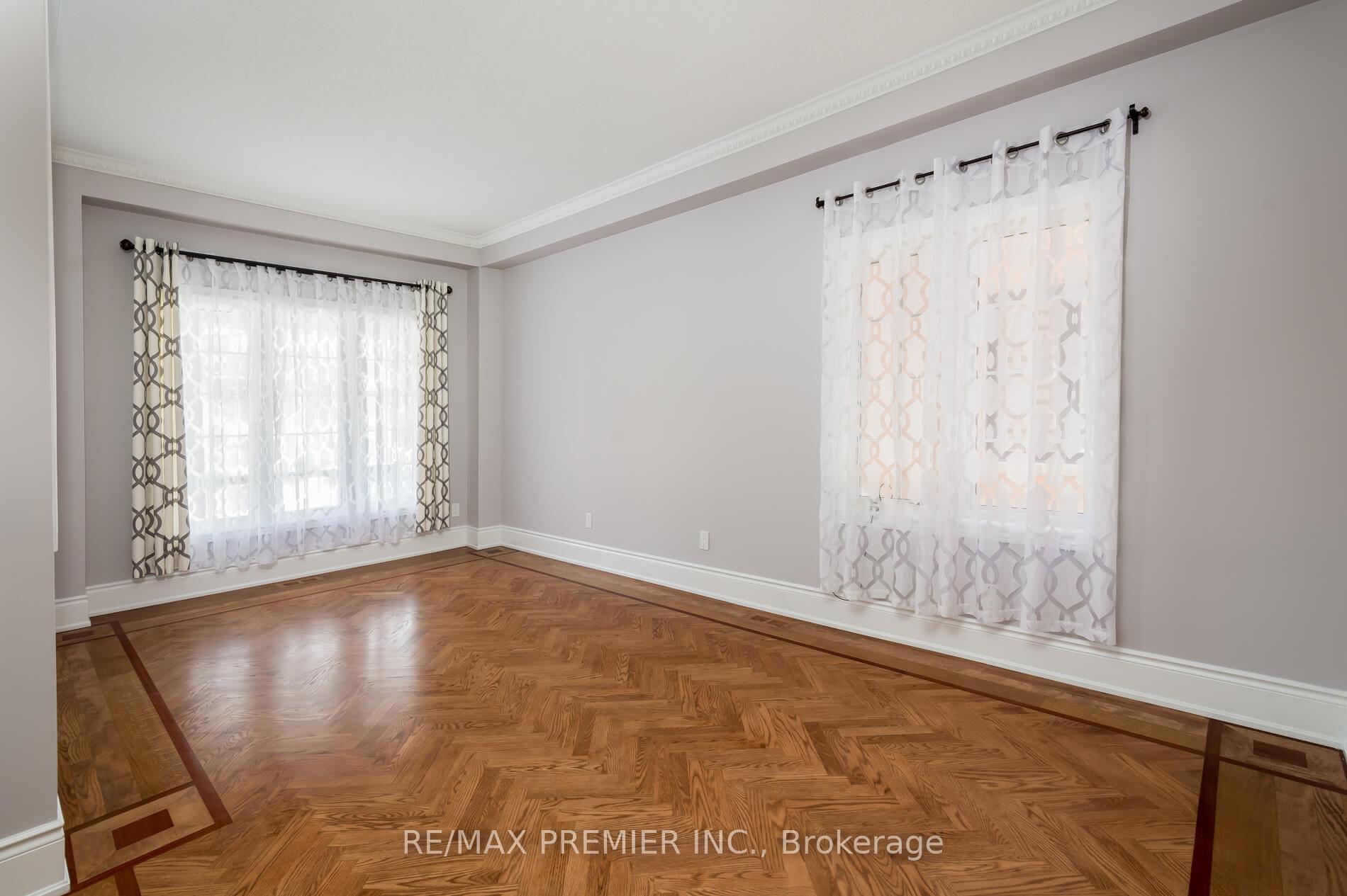 Photo 5 of 61 St Victor Drive, Vaughan, Vellore Village — HOMEH