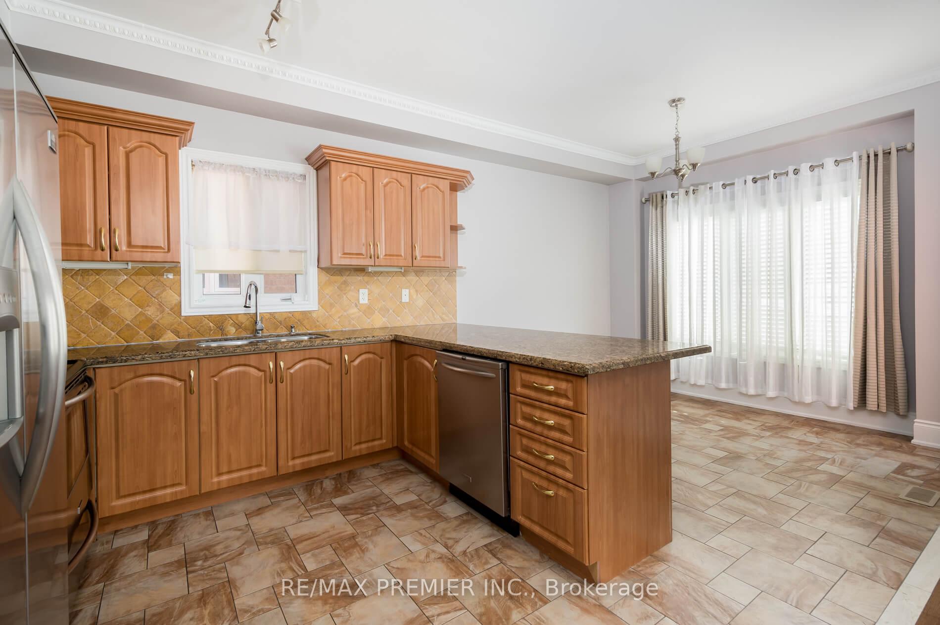 Photo 9 of 61 St Victor Drive, Vaughan, Vellore Village — HOMEH