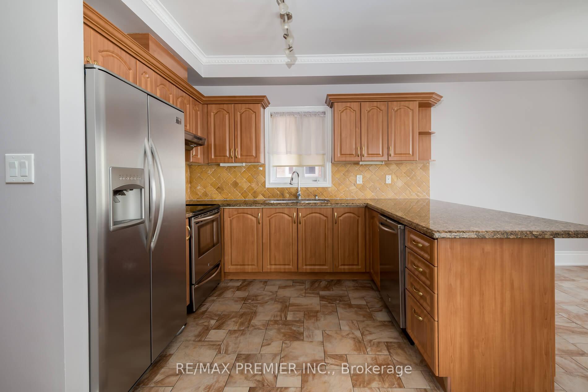 Photo 10 of 61 St Victor Drive, Vaughan, Vellore Village — HOMEH