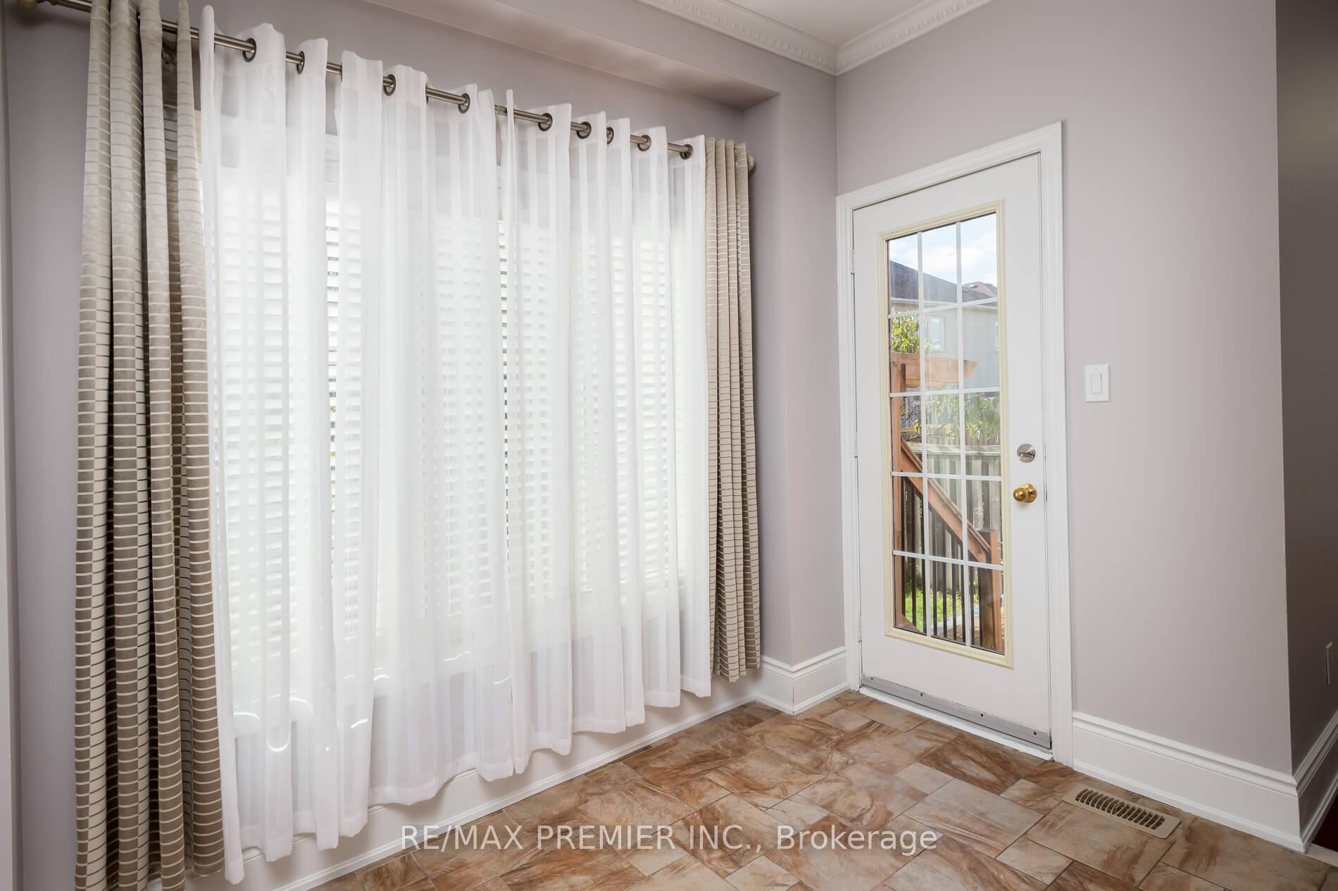 Photo 13 of 61 St Victor Drive, Vaughan, Vellore Village — HOMEH