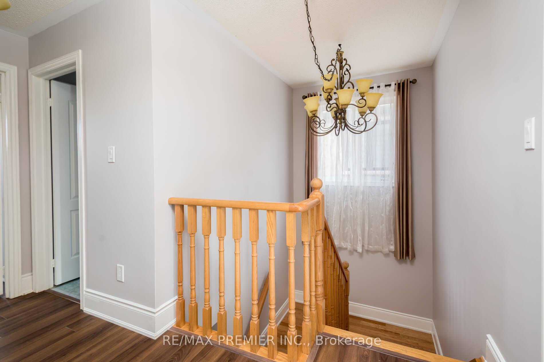 Photo 15 of 61 St Victor Drive, Vaughan, Vellore Village — HOMEH