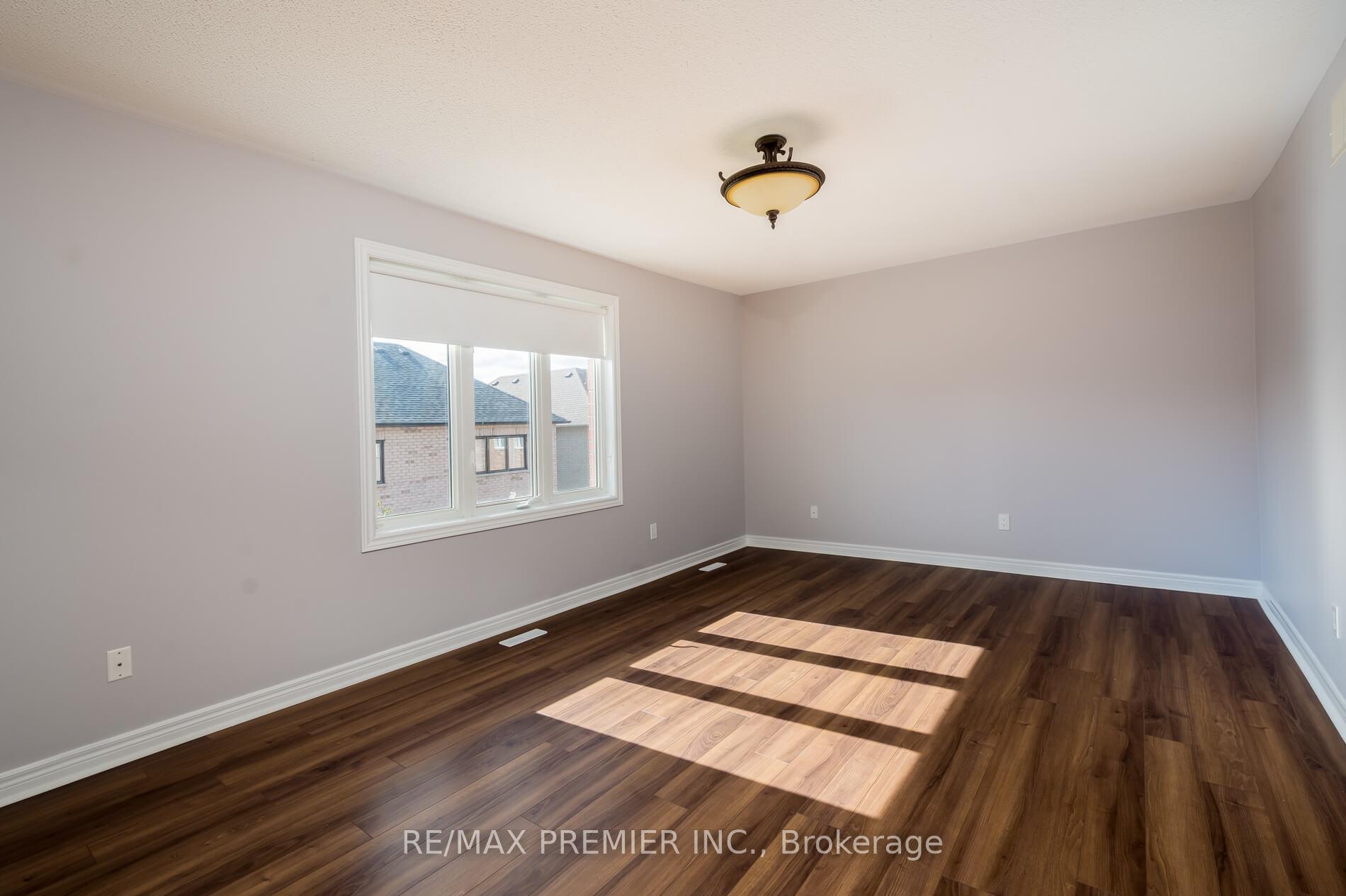 Photo 16 of 61 St Victor Drive, Vaughan, Vellore Village — HOMEH