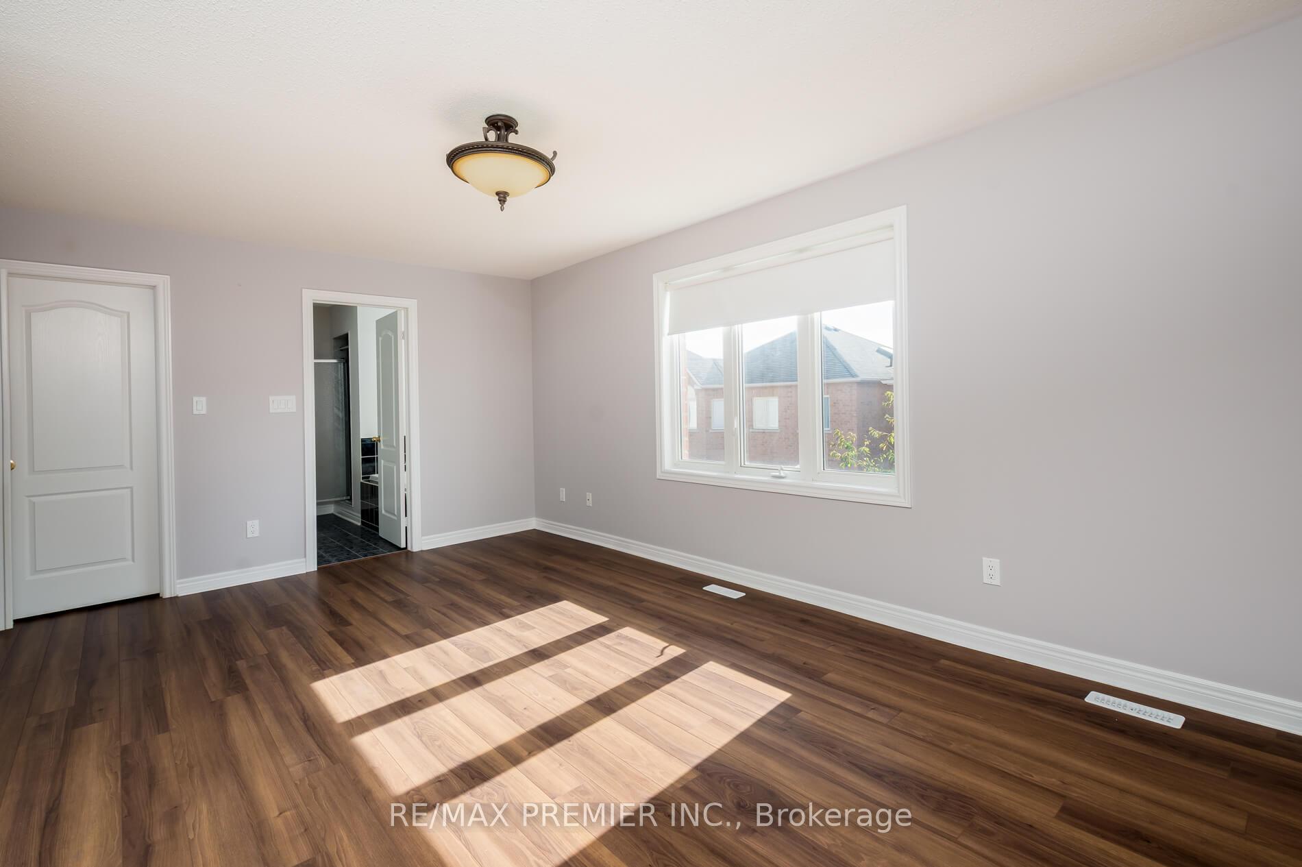 Photo 17 of 61 St Victor Drive, Vaughan, Vellore Village — HOMEH