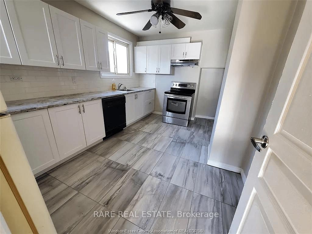 Photo 5 of 1773 Hall Avenue, Windsor — HOMEH