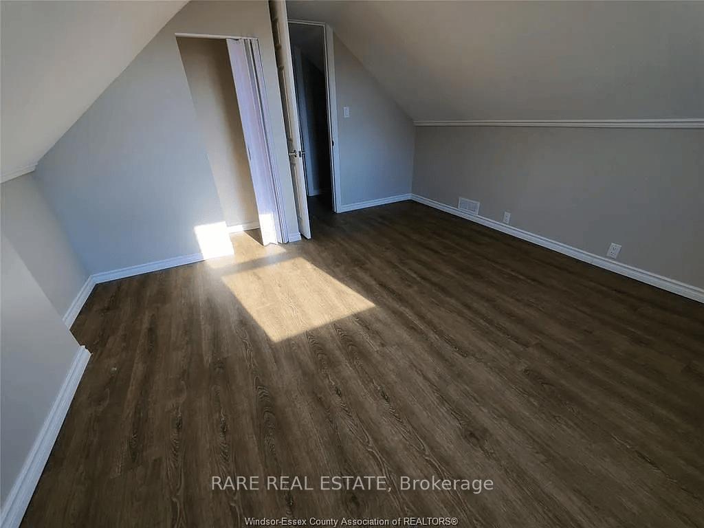 Photo 9 of 1773 Hall Avenue, Windsor — HOMEH