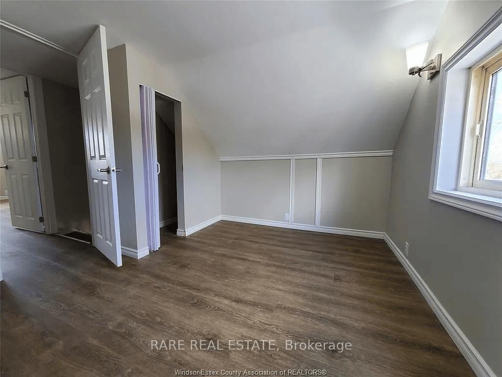 Photo 10 of 1773 Hall Avenue, Windsor — HOMEH