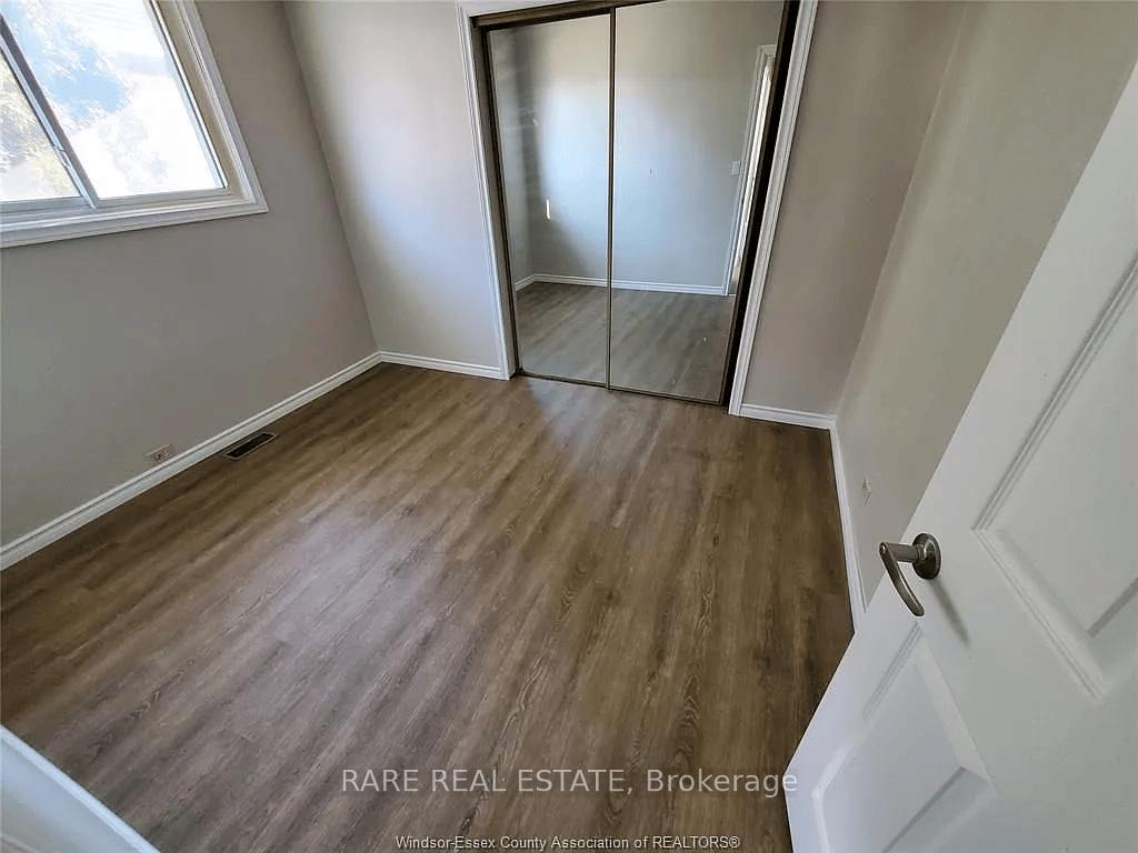 Photo 11 of 1773 Hall Avenue, Windsor — HOMEH