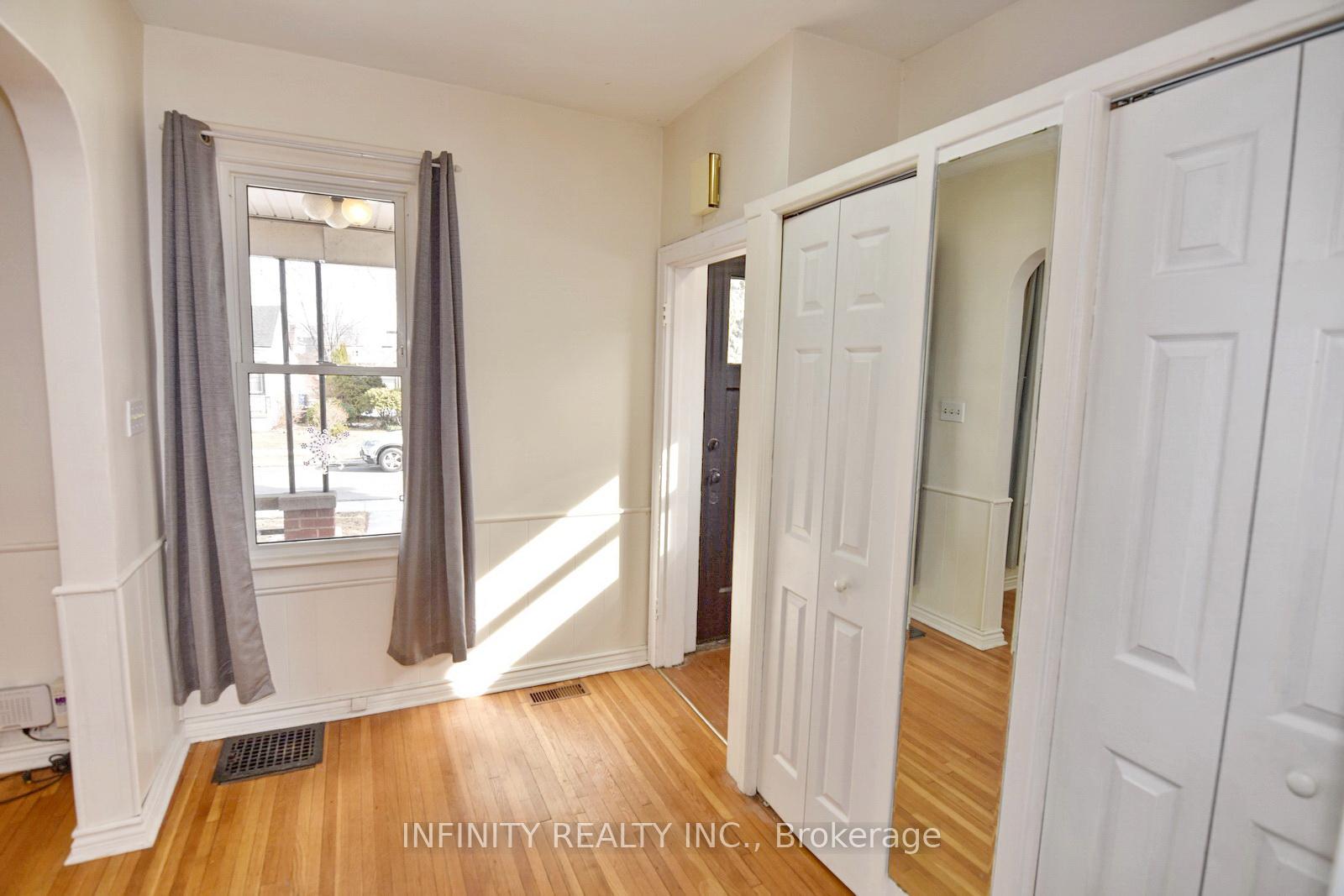 Photo 6 of 1243 Lillian Avenue, Windsor — HOMEH