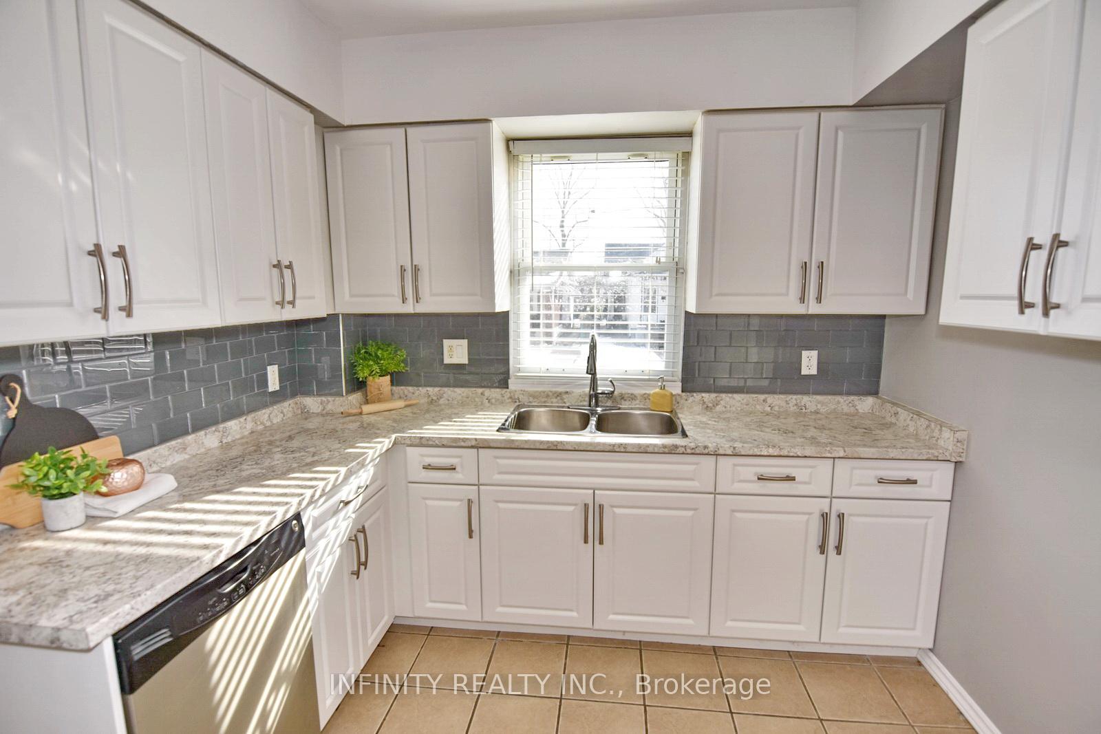 Photo 11 of 1243 Lillian Avenue, Windsor — HOMEH