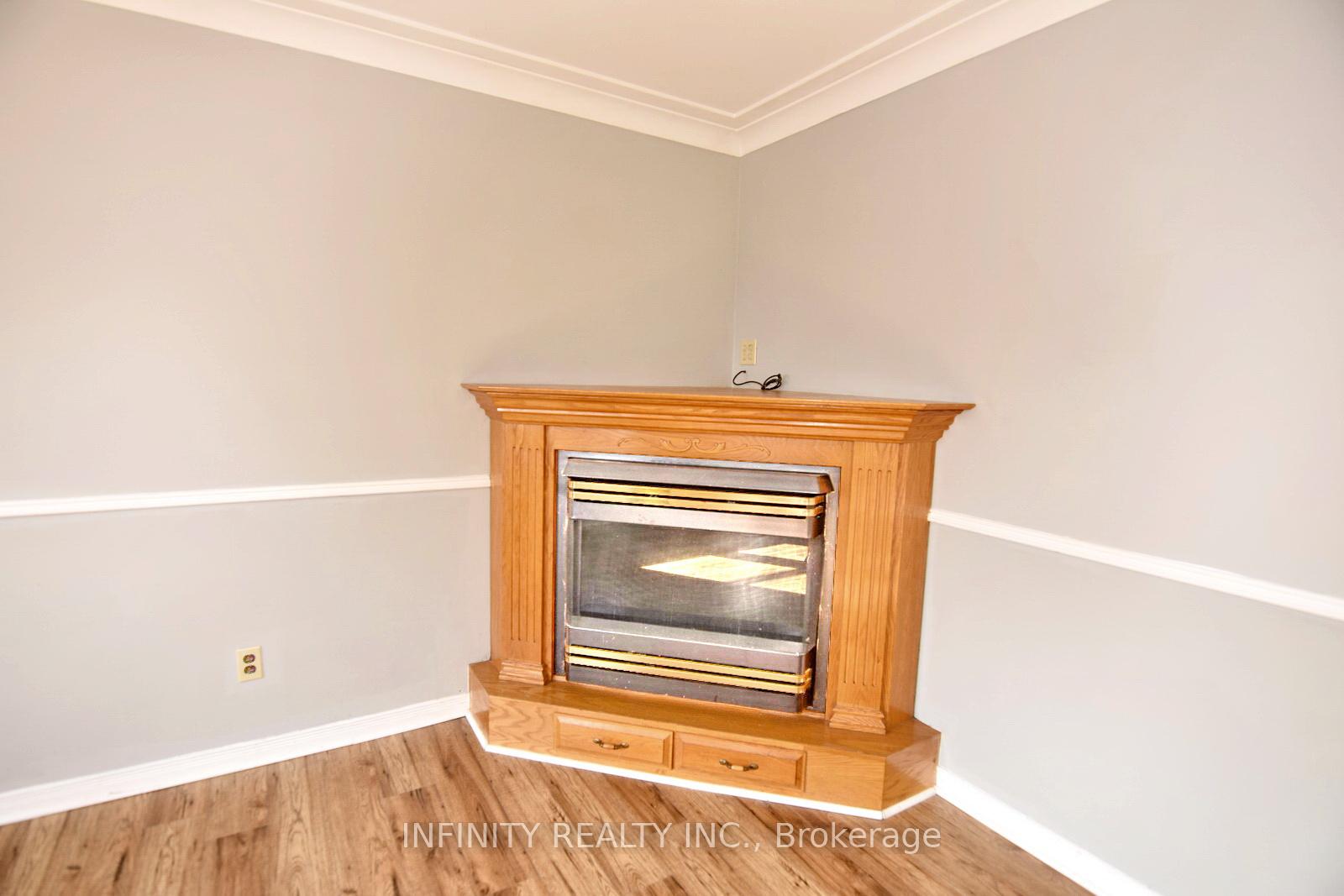 Photo 17 of 1243 Lillian Avenue, Windsor — HOMEH