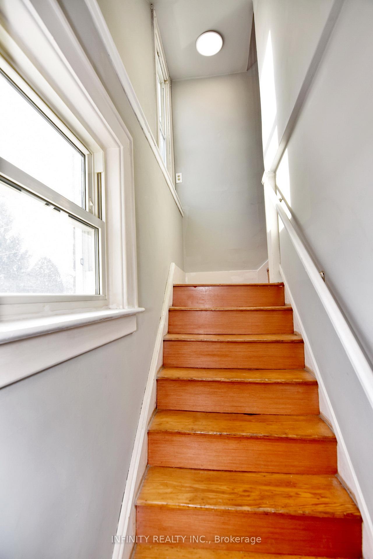 Photo 20 of 1243 Lillian Avenue, Windsor — HOMEH