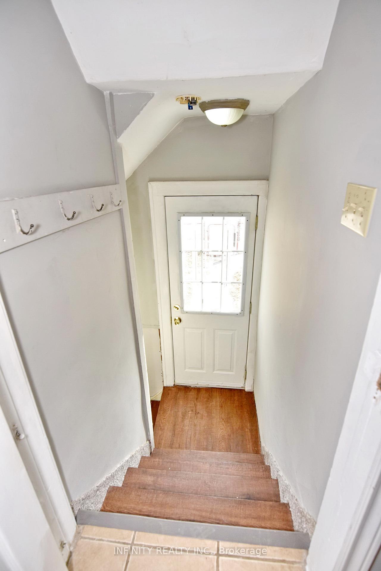 Photo 27 of 1243 Lillian Avenue, Windsor — HOMEH