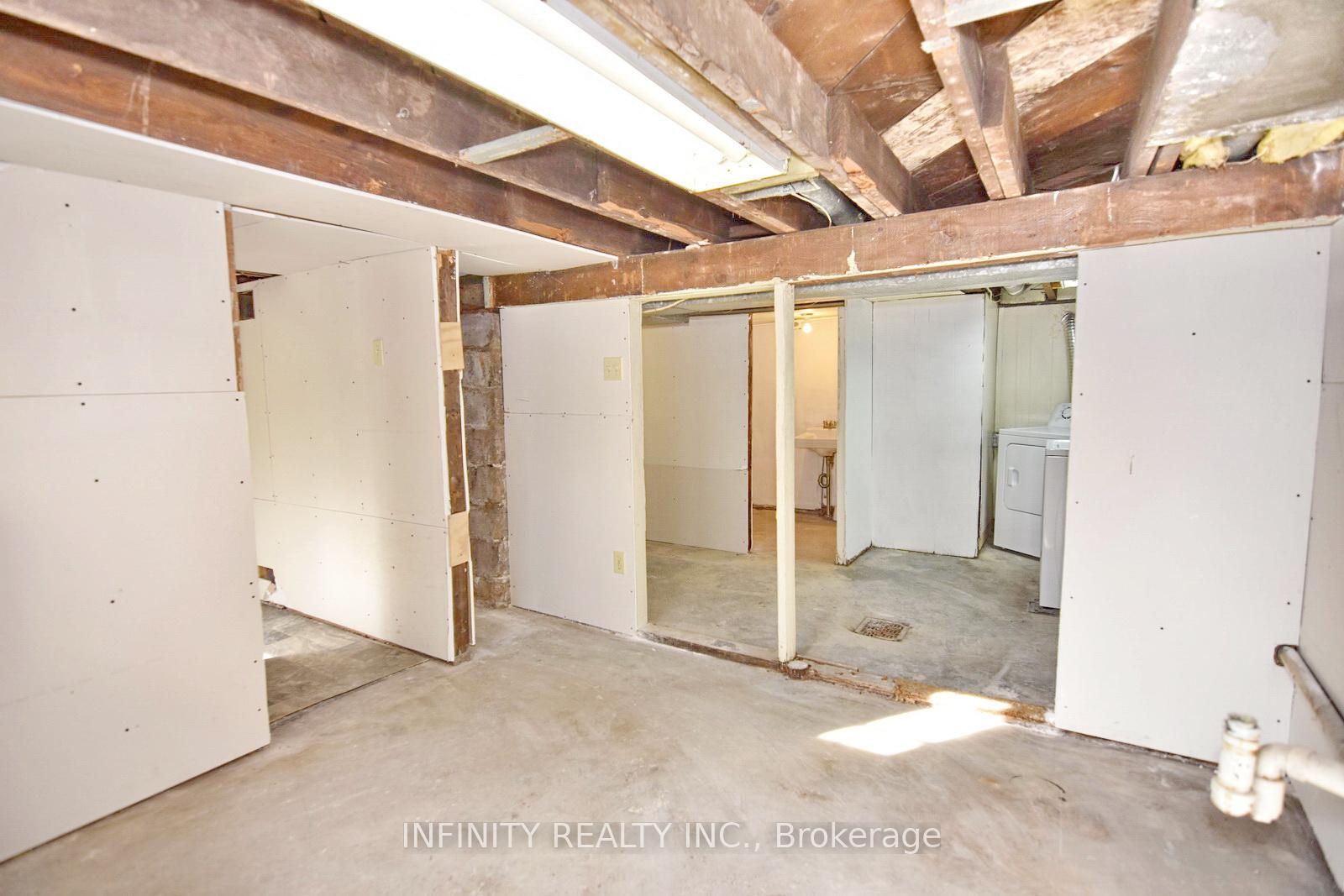 Photo 28 of 1243 Lillian Avenue, Windsor — HOMEH