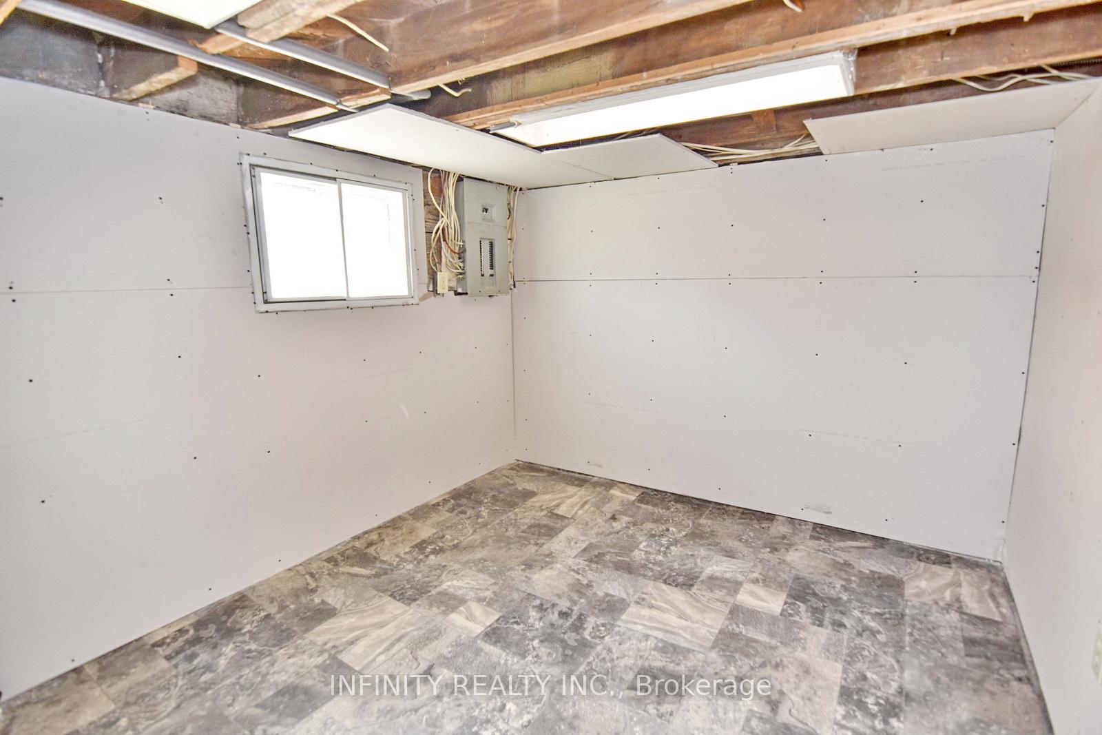 Photo 29 of 1243 Lillian Avenue, Windsor — HOMEH