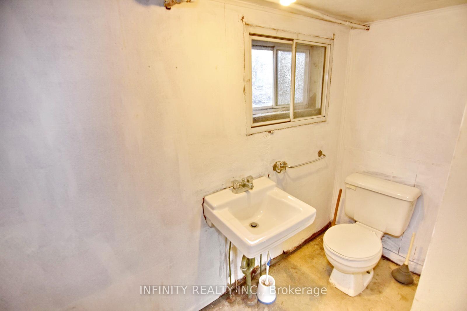 Photo 30 of 1243 Lillian Avenue, Windsor — HOMEH
