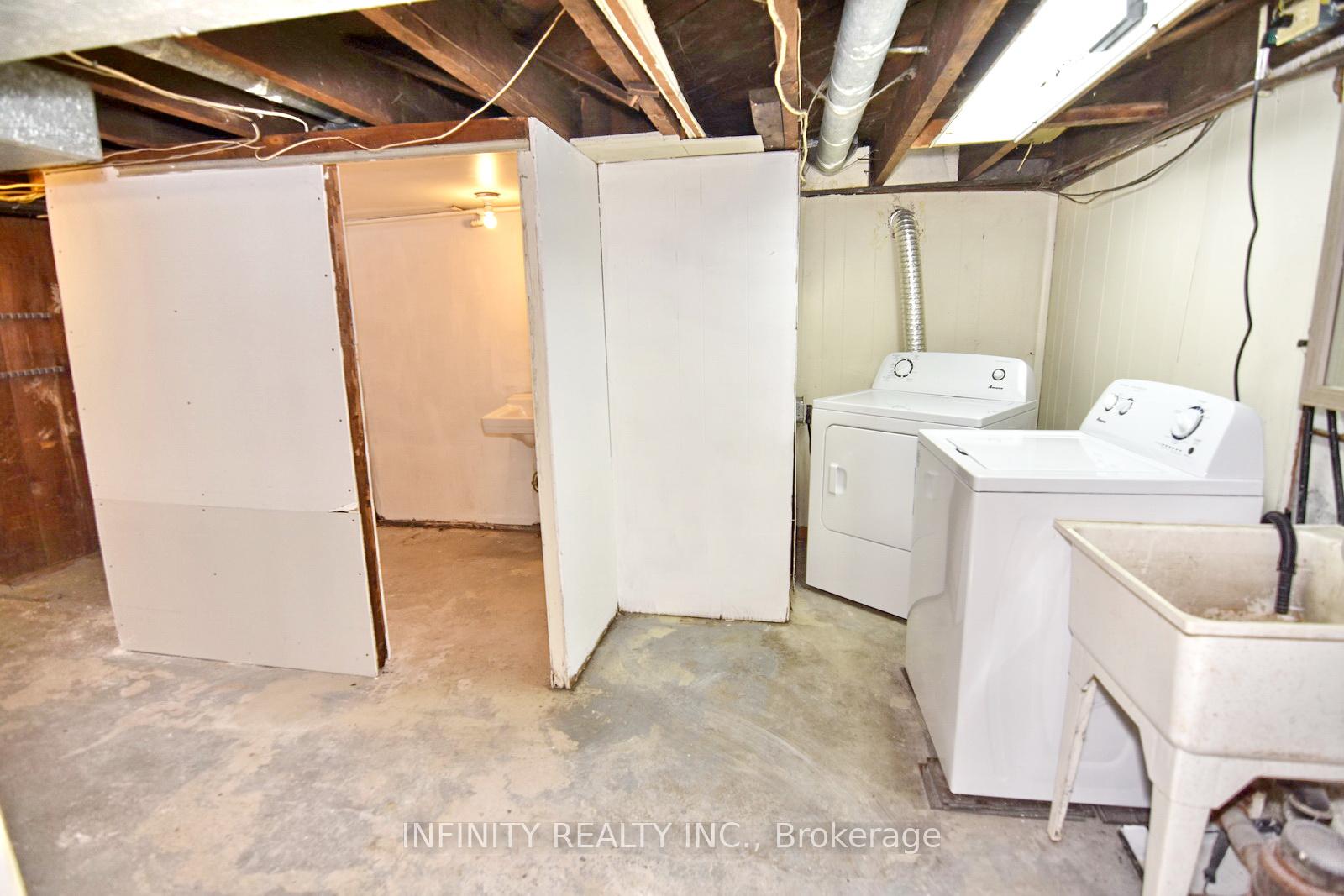 Photo 31 of 1243 Lillian Avenue, Windsor — HOMEH