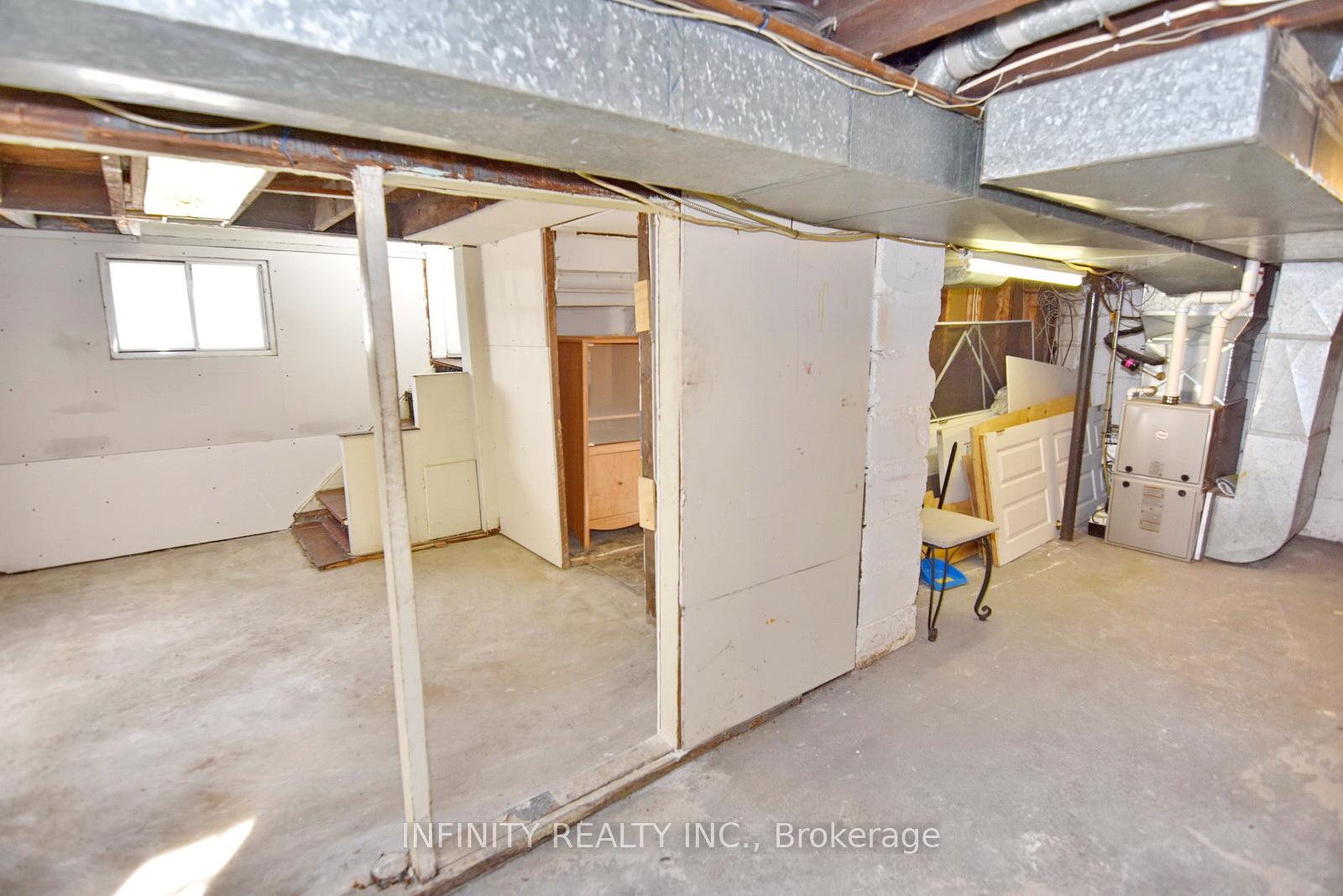 Photo 33 of 1243 Lillian Avenue, Windsor — HOMEH