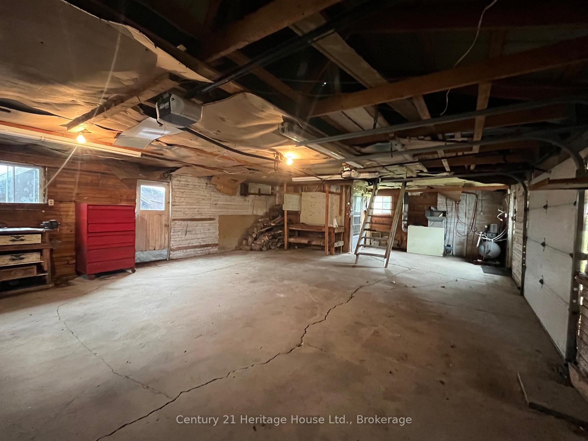 Photo 9 of 468 Countess Street S, West Grey — HOMEH