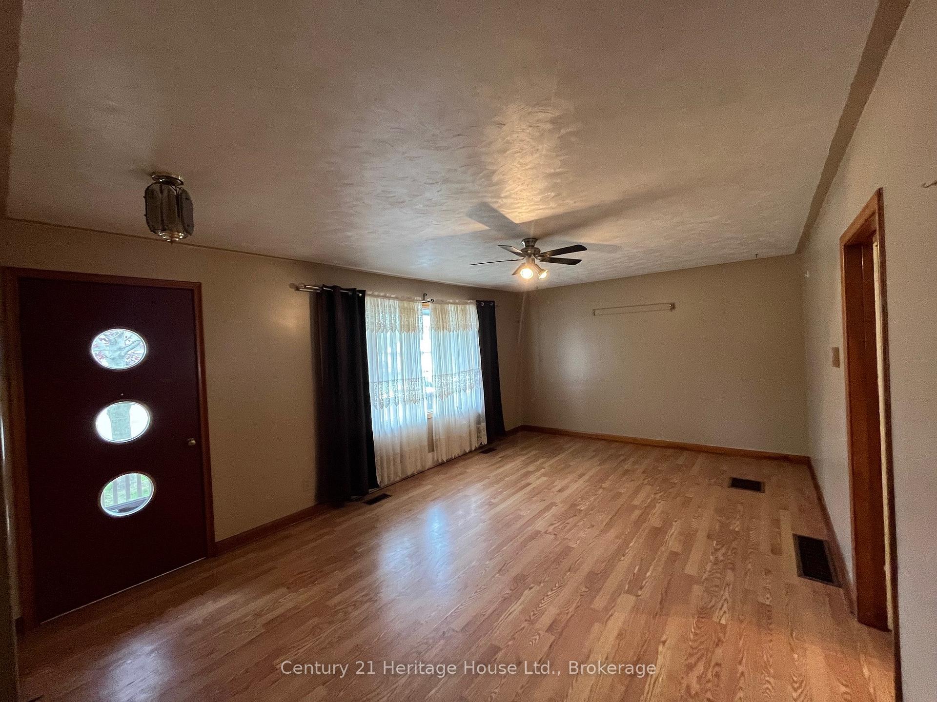 Photo 13 of 468 Countess Street S, West Grey — HOMEH